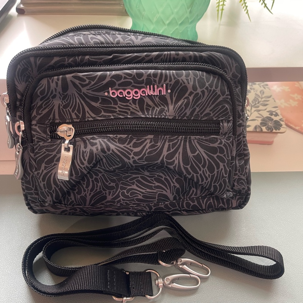 NWT Baggallini Triple Zip Small Convertible Crossbody/Fanny pack Belt bag